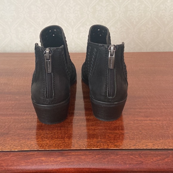 NWT Vince Camuto Prasata Bootie - Picture 3 of 7